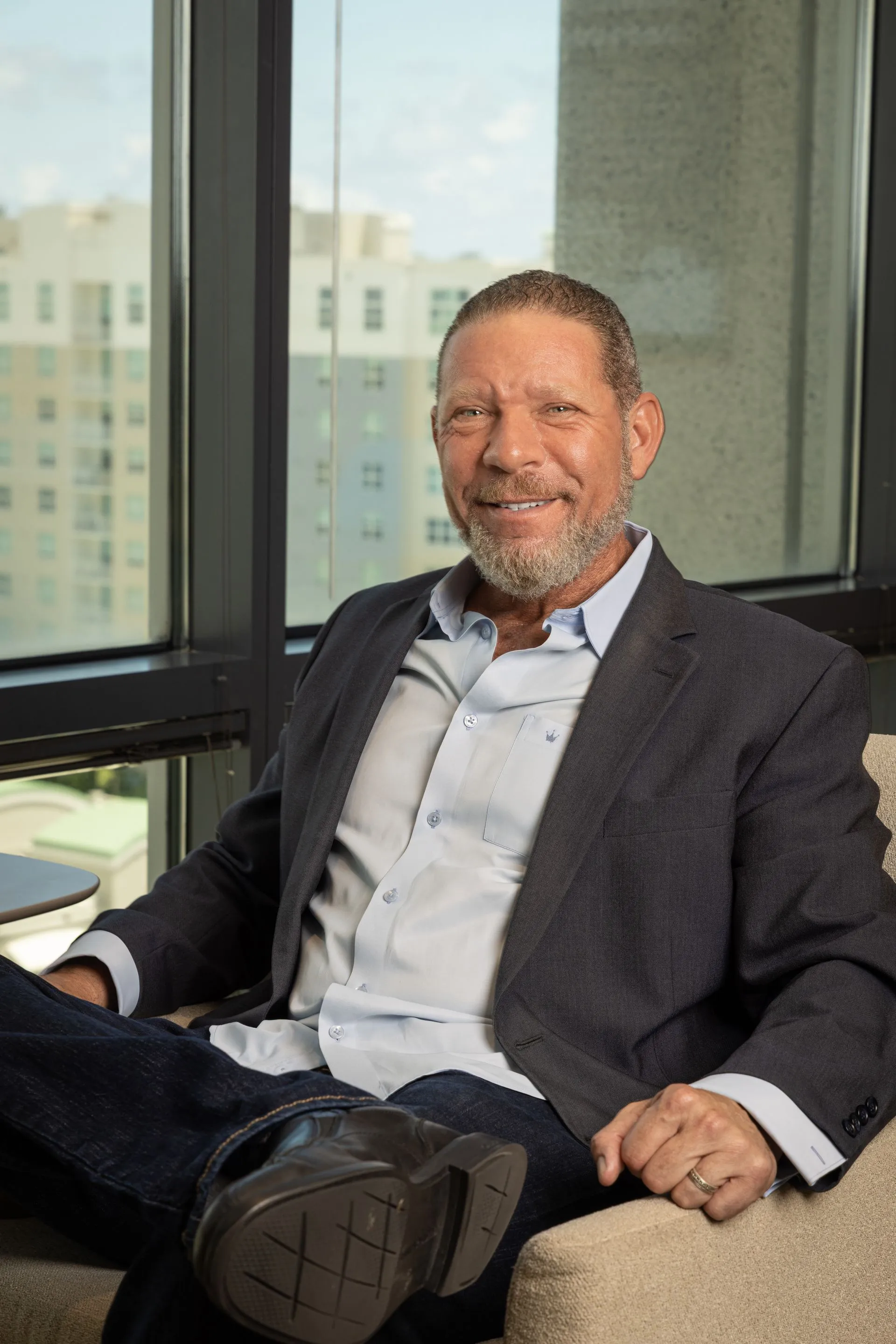 Man in suit — What to expect from mediation